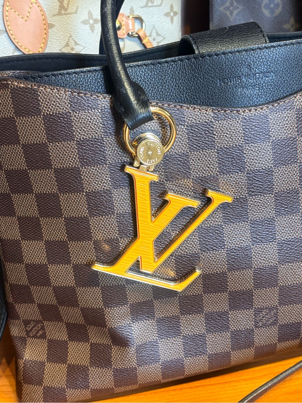 Gorgeous Louis Vuitton Riverside - Picture 2 of 16